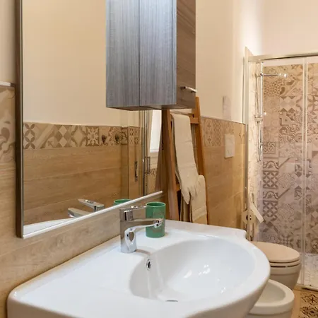 Maison D' Ofelia * קיאברי